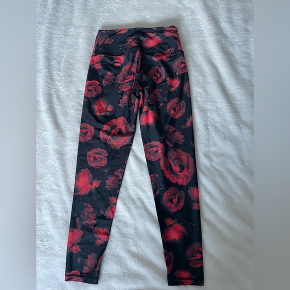 Victoria's Secret Black and Red Floral Leggings - Picture 6 of 9